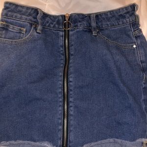 Zip up light wash Jean skirt